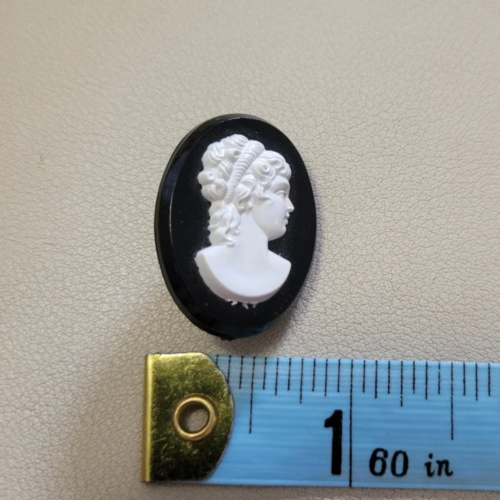 Vintage Unsigned Fashion Plastic White‎ Cameo Woman Lady on Black Brooch Pin